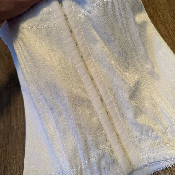 🔴FLEXEES White Corset - Picture 4 of 8